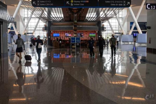 Mesin Bermasalah, Penumpang Pesawat Dievakuasi di Bandara Houston AS