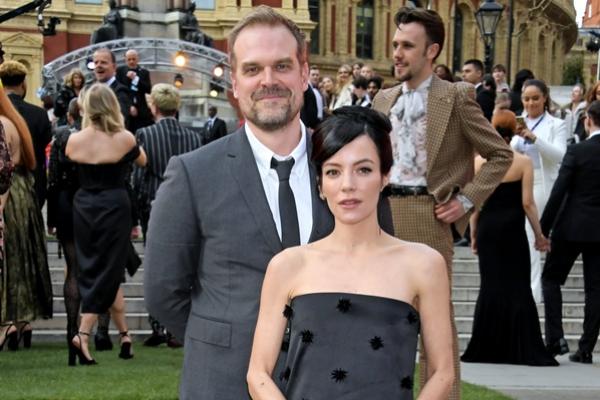 Lily Allen dan David Harbour Berpisah Setelah 4 tahun Menikah
