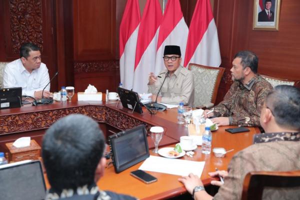 Mendes Yandri Ajak Gubernur Jateng Terpilih Manfaatkan BUM Des Pangkas Kemiskinan di Desa