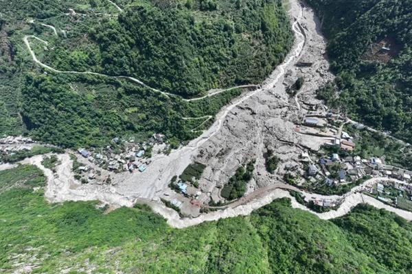 Tiongkok Memburu Korban Selamat Pasca Tanah Longsor di Provinsi Sichuan