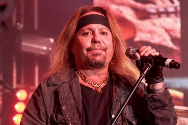 Tabrakan antar Jet Pribadi, Bagaimana Kondisi Vokalis Motley Crue Vince Neil?