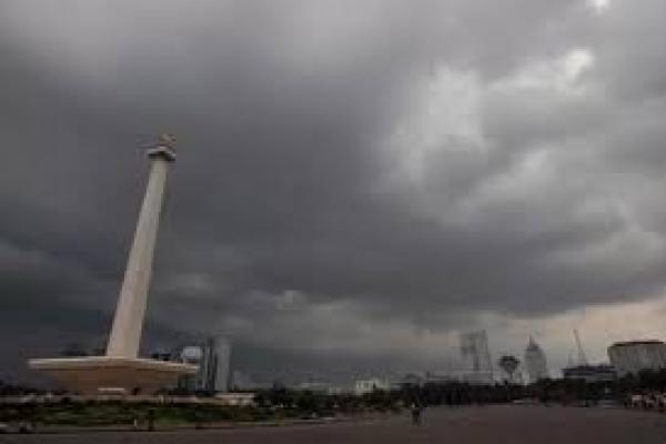Pagi Hingga Malam, Wilayah Jakarta Berawan Tebal
