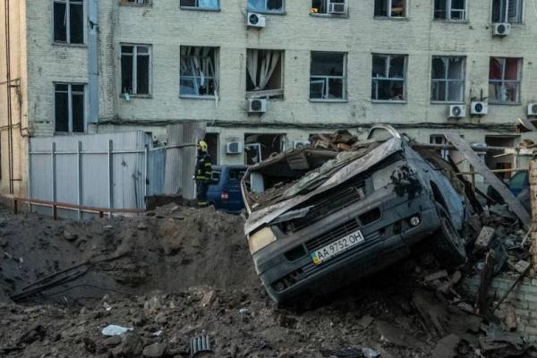 Serangan Rudal Balistik Rusia Tewaskan Warga Sipil di Kyiv