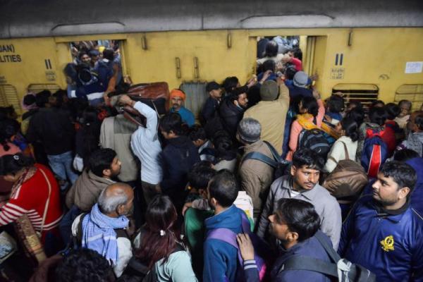 Korban Tewas dalam Keributan di Stasiun Kereta Api New Delhi Menjadi 18 Orang