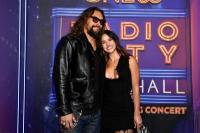 Jason Momoa Tampil Perdana di Karpet Merah Bersama Sang kekasih Adria Arjona