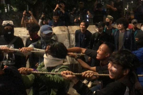 Masa Demo di Patung Kuda Mulai Meninggalkan Lokasi Unjuk Rasa