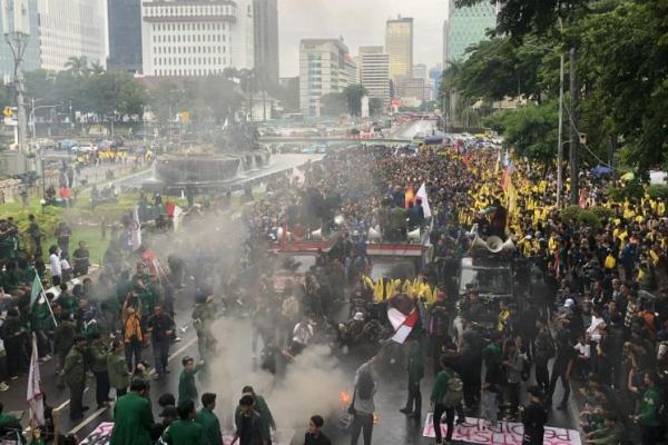 Arsip foto - Aksi demo Indonesia Gelap di Patung Kuda Jakarta, Senin (17/2/2025) (Foto: M.Habib Saifullah/Katakini.com) 
