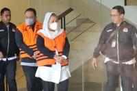 Kenakan Rompi Oranye, KPK Tahan Wali Kota Semarang Hevearita