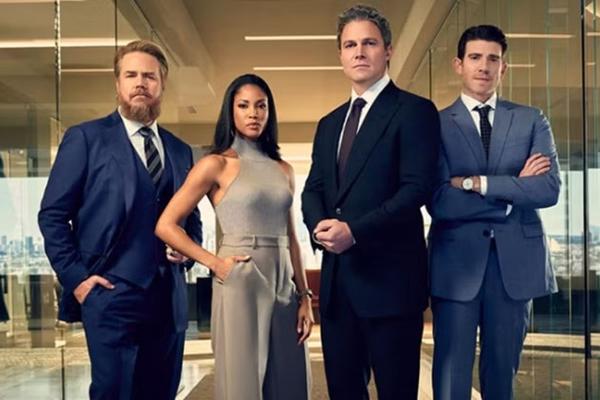 Ulasan Suits LA, Stephen Amell Menaikkan Standar dengan Latar Belakang Hollywood