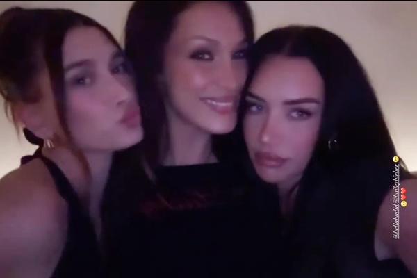 Hailey Bieber, Bella Hadid, dan Stassie Karanikolaou Menikmati Malam Khusus Perempuan