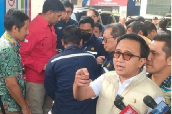 Pastikan Tidak Ada Pertamax Oplosan, DPR Sidak di SPBU Cibubur