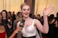 Oscar 2025, Elle Fanning Lambaikan Tangan ke Ibunya yang Menonton di Rumah