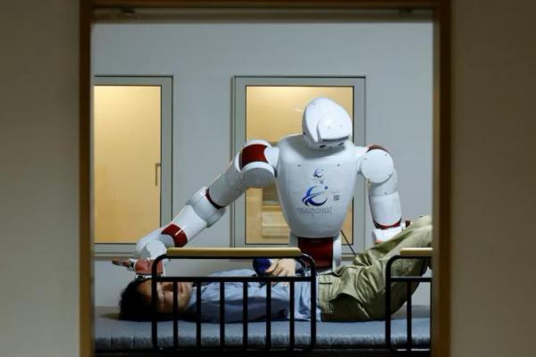 Jepang Kembangkan Robot AI untuk Merawat Populasi Lanjut Usia