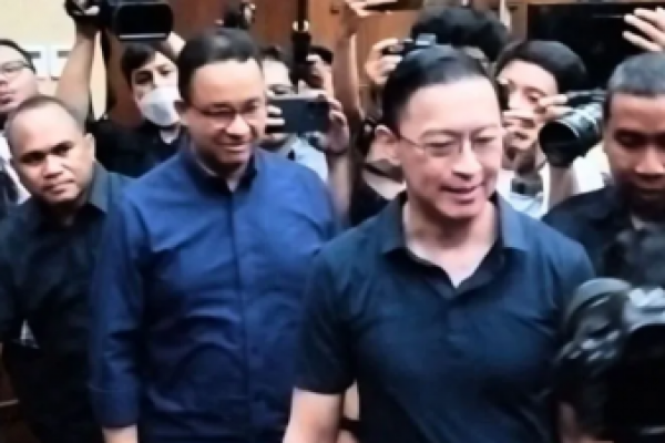 Datang Sebagai Sahabat, Anies Hadiri Sidang Perdana Tom Lembong