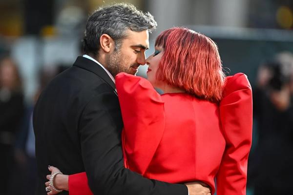 Pertunangan Romantis Lady Gaga dan Michael Polansky Menginspirasi Lagu Barunya `Blade of Grass`