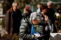 Wanita Tua Ini Setiap Hari Ziarah ke Vatikan Selama Paus Dirawat