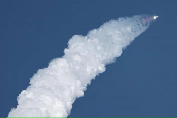 Ledakan Starship Space-X Ganggu 240 Penerbangan, Sebagian Dialihkan