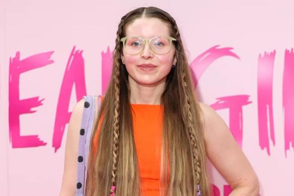 Bintang Harry Potter Jessie Cave Luncurkan Akun OnlyFans