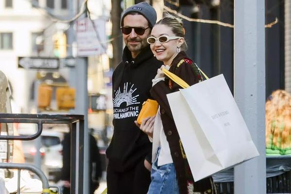 Gigi Hadid Ungkap saat Pertama Kali Bertemu dengan Pacarnya Bradley Cooper