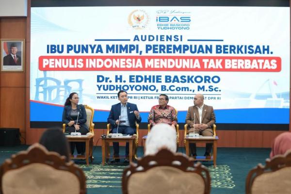 Ibas: Menulis-Membaca Mempertajam Pikiran dan Menjawab Kebodohan