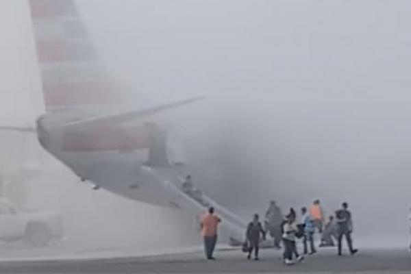 Mesin Jet American Airlines Terbakar setelah Mendarat di Denver, Penumpang Dievakuasi