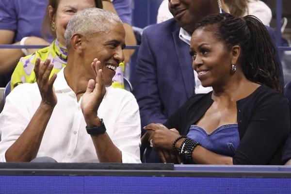 Michelle Obama Berbagi Cerita Bagaimana Ia dan Barack Obama Tetap Waras Tengah Banyaknya Rumor