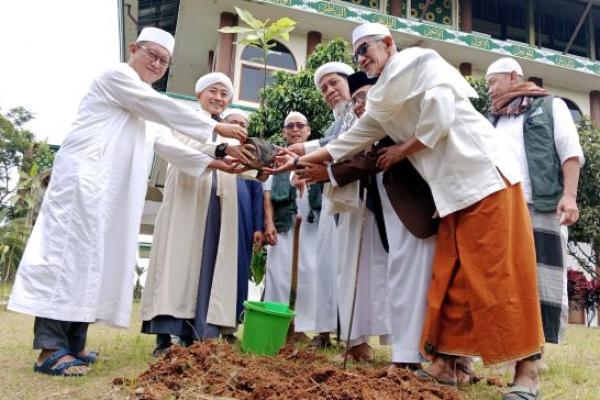 Gandeng Yayasan EcoMasjid, Azzikra Luncurkan Hutan Wakaf 25 Hektare di Gunung Sindur