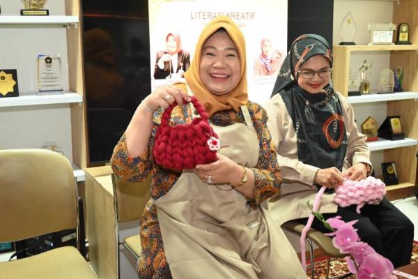 Pegawai Setjen MPR RI Mengikuti Workshop Pembuatan Tas Chunky
