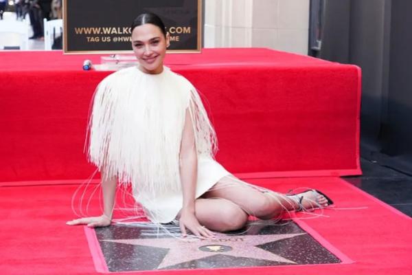 Demonstran Pro-Palestina Protes Perayaan Gal Gadot Raih Hollywood Walk of Fame