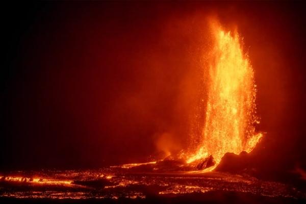 Gunung Berapi Kilauea di Hawaii Memuntahkan Lava Setinggi 700 Kaki ke Udara