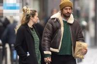 Lucas Bravo Merasa Sangat Bahagia Bersama Shailene Woodley