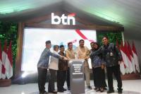 Pemerintah Serahkan Kunci Rumah untuk Guru di 8 Provinsi