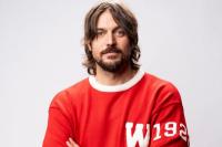 Tampil Urakan dengan Rambut Panjang dan Jenggot, Lucas Bravo Nyaris tak Bisa Dikenali