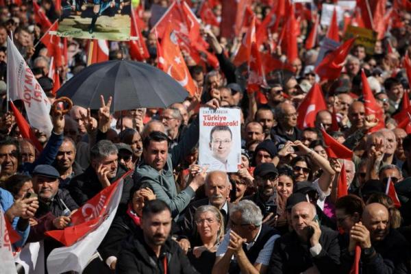 Unjuk Rasa Besar Terus Berlangsung di Istanbul Memprotes Penahanan Imamoglu