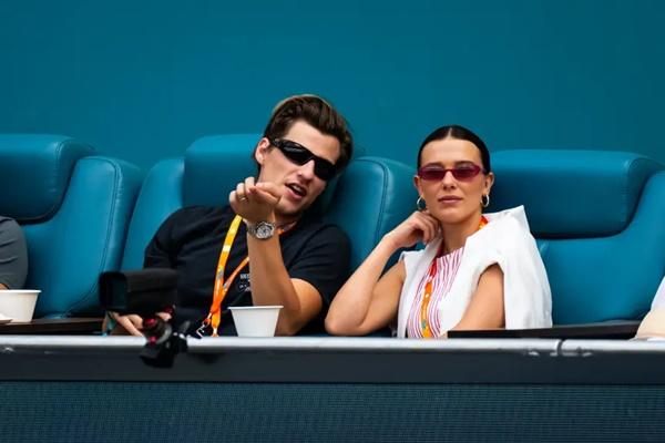 Diejek Lebih Tua, Millie Bobby Brown Ubah Rambut Pirang Kembali ke Warna Aslinya
