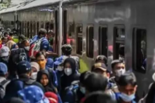 Besok, Puncak Arus Balik Kereta Api