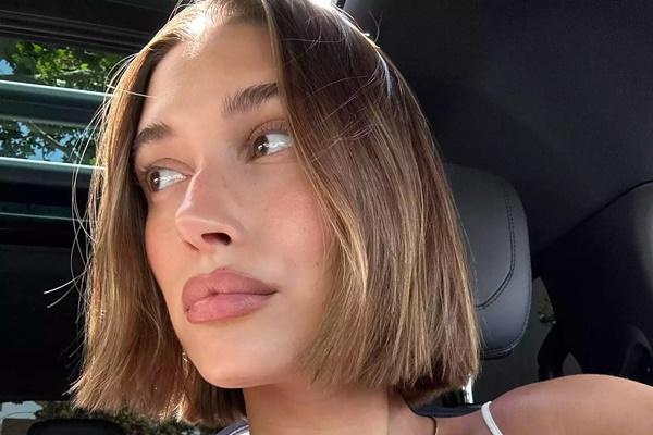 Hailey Bieber Bagikan Tips Potongan Rambut untuk Ibu yang Baru Melahirkan