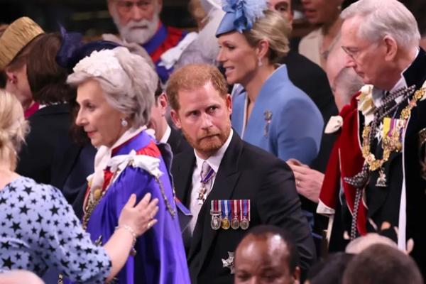 Pangeran Harry Ketahuan Mencaci Keluarga Kerajaan saat Penobatan Raja Charles