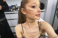 Ariana Grande Ubah Rambut Pirang Glinda `Wicked` Jadi Merah Marun