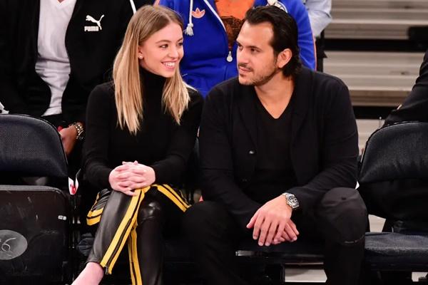 Sydney Sweeney Dikabarkan Sulit Lepas dari Jonathan Davino Usai Batalkan Pernikahan
