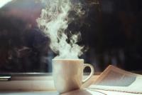 Segudang Manfaat Minum Air Hangat di Pagi Hari