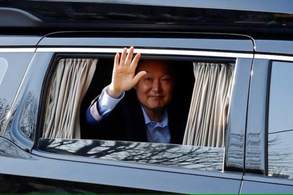 Mantan Presiden Korsel Yoon Kembali ke Apartemen dengan 11 Hewan Peliharaannya
