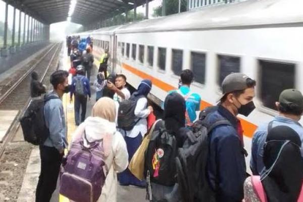 Ilustrasi penumpang kereta api (Foto: Detik) 