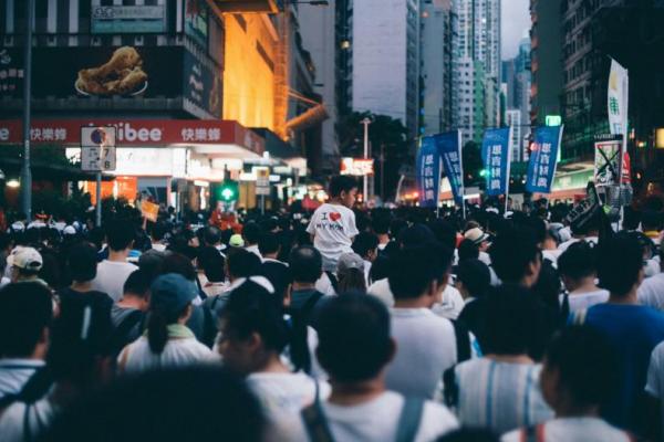 Ilustrasi adab-adab bergaul menurut Islam (Foto: Unsplash/Joseph Chan) 