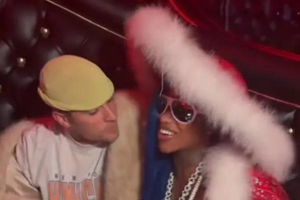 Cium Rapper Sexxy Red, Justin Bieber Disebut Tampak Lebih Bahagia Ketimbang Bersama Hailey Bieber