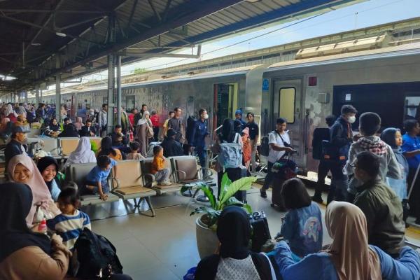 Penjualan Tiket KA Capai 113% di Hari Pertama Jelang Libur Panjang Paskah