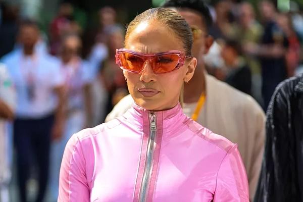 Jennifer Lopez pada 19 April 2025 di ajang Grand Prix F1 di Arab Saudi. (FOTO: GETTY IMAGE) 