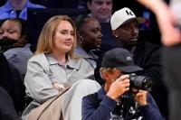 Rehat dari Industri Musik, Adele Terlihat Santai Nonton Pertandingan Bersama Tunangannya Rich Paul