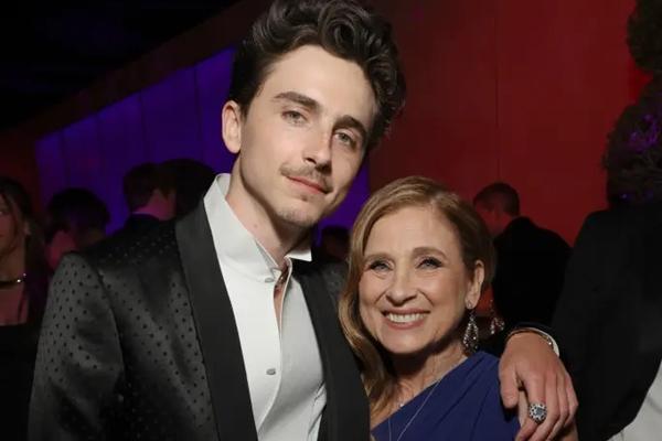 Ibu Timothee Chalamet Mengungkapkan Apa yang Sebenarnya Dia Pikirkan tentang Kylie Jenner