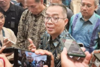 Tegas, DPR Minta Perusahaan Tidak Tahan Ijazah Karyawan 